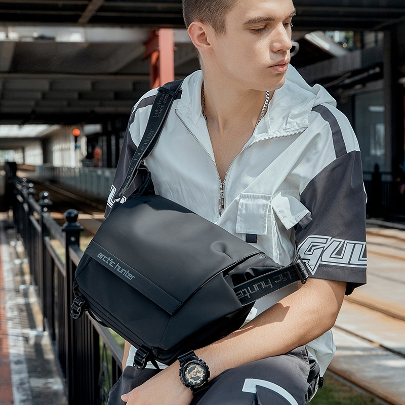 Stylish Crossbody Messenger Bag for Men Fashion Business Travel Bag